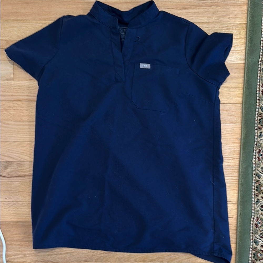 Figs Maternity Scrub top size small